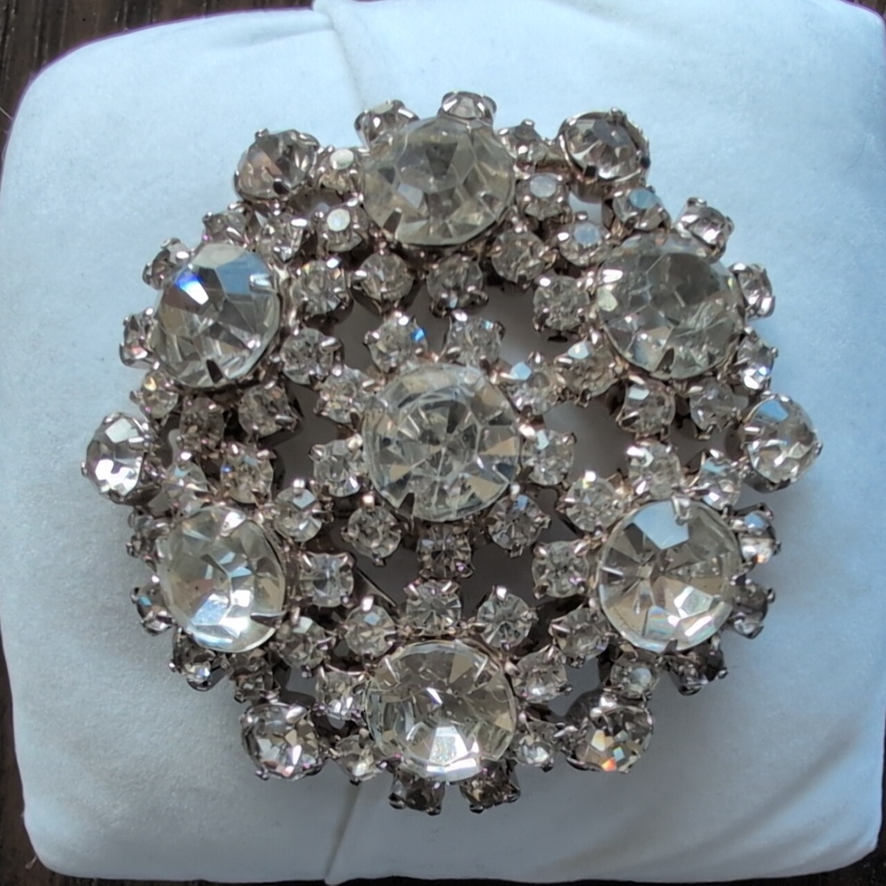 VINTAGE LARGE RHINESTONE CLUSTER BROOCH - Picture 2 of 6